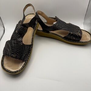Alegria Sandals Viki Country Rd Vik-153 Brown  Size 7/38 Leather Women’s